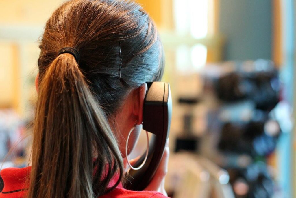 Mujer con telefono