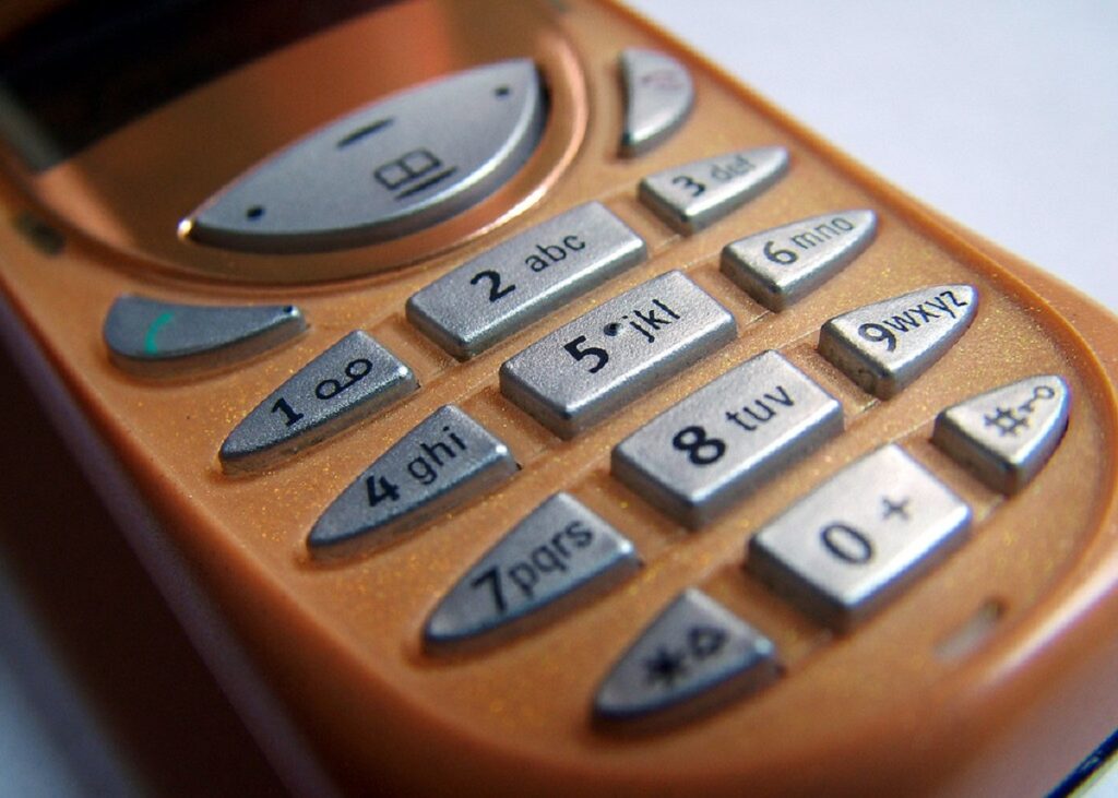 móvil antiguo ericsson