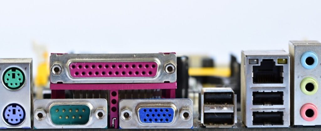 What is a VGA port and what is it used for? Pros and cons