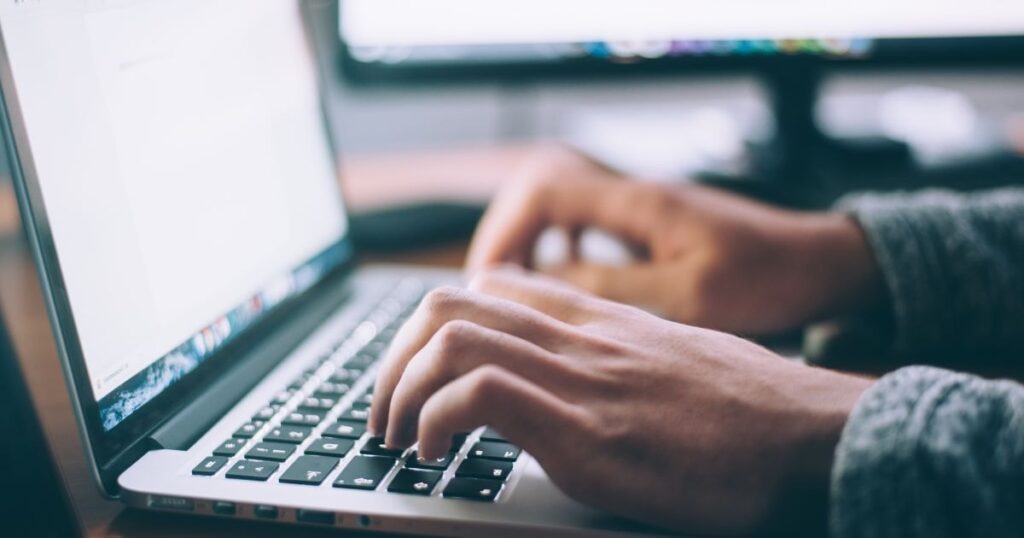 Windows 11: cómo desactivar el teclado del portátil si no lo usas-7
