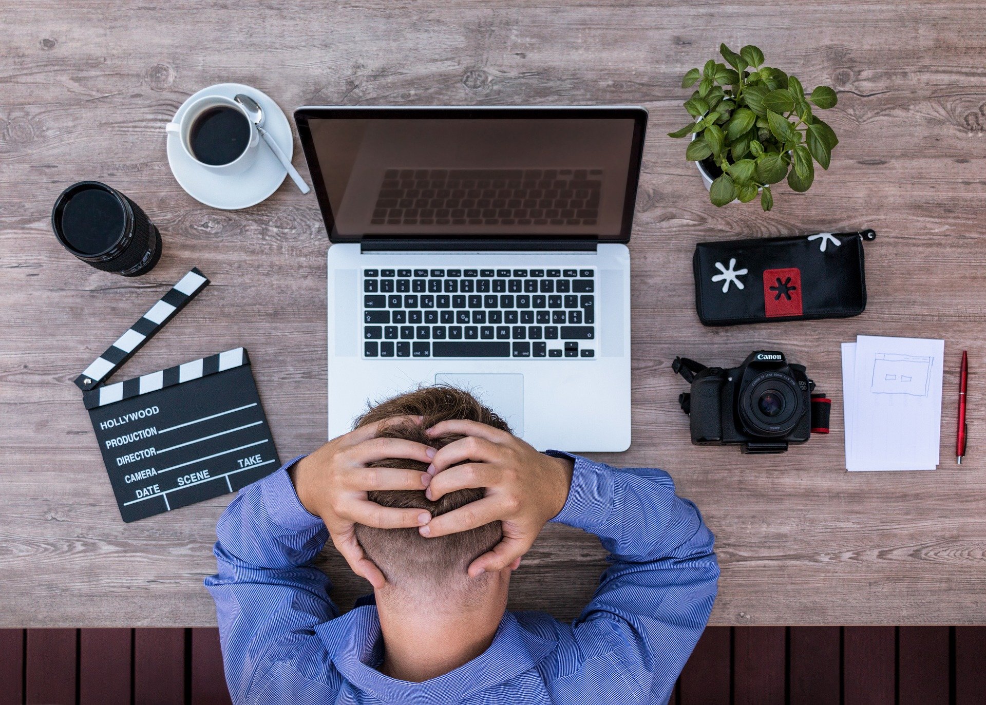 Errores comunes al crear escenas de diálogo en CapCut con IA