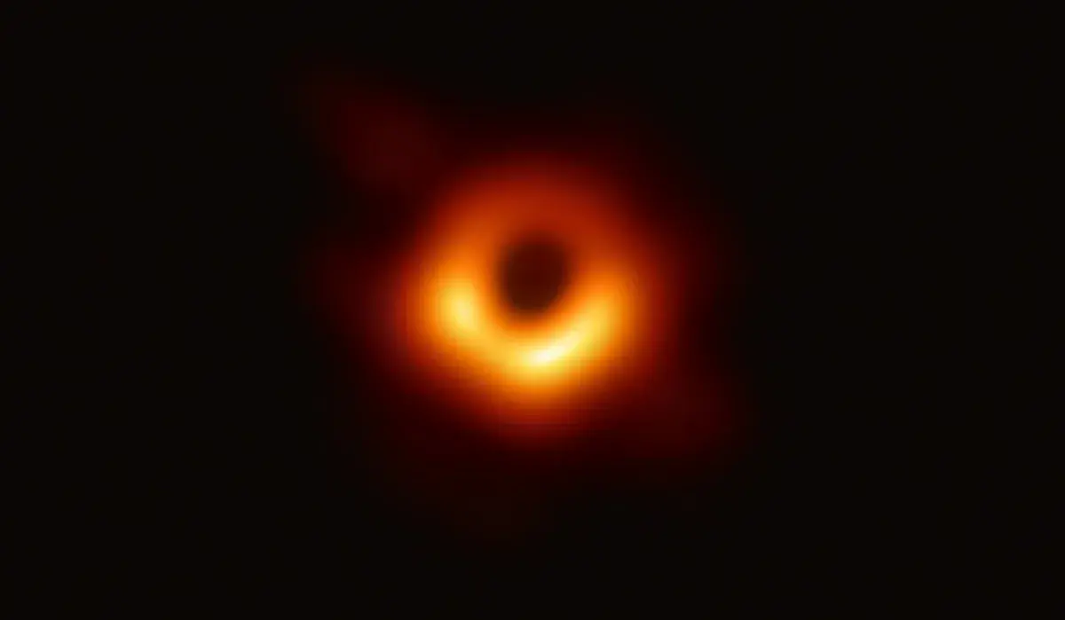 Experimentos cerca del horizonte de sucesos