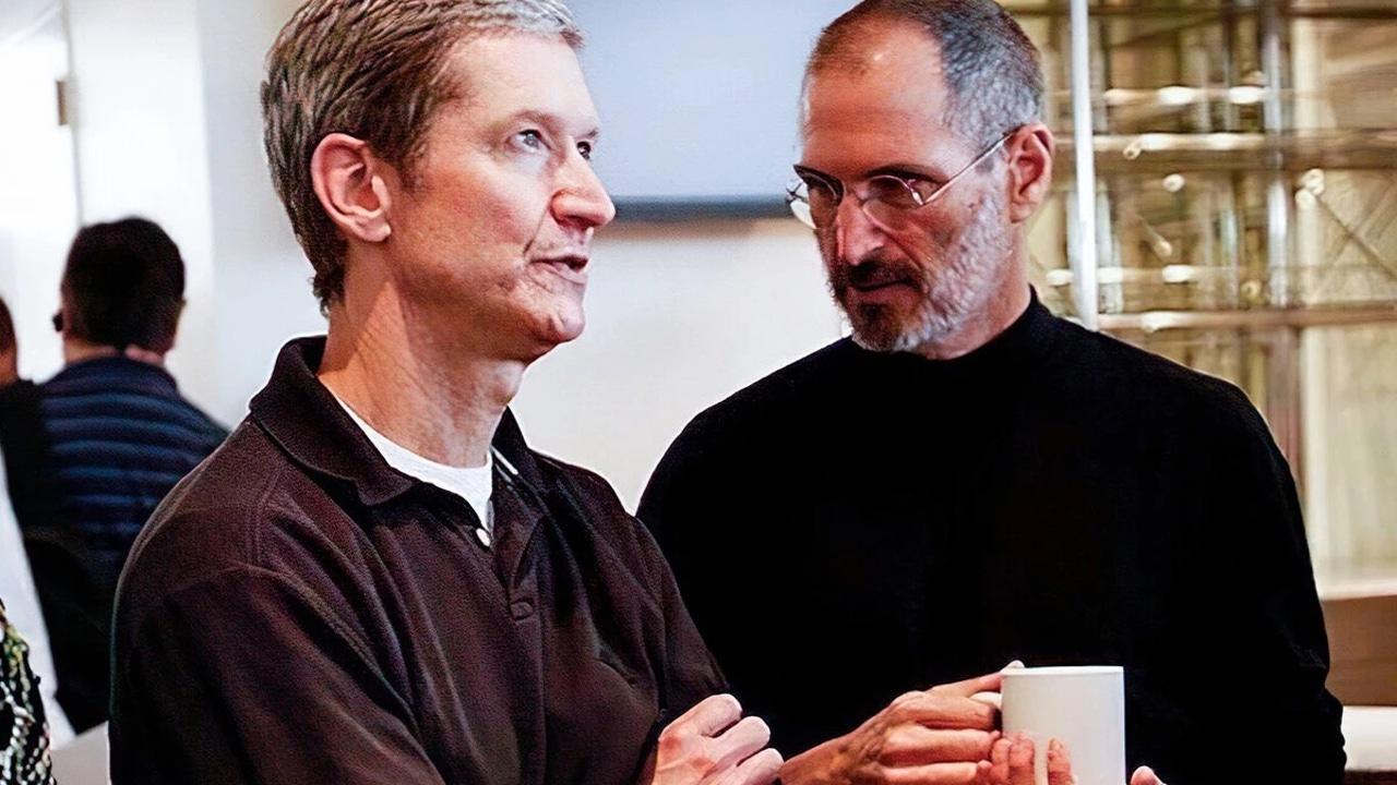Tim Cook y Steve Jobs en Apple
