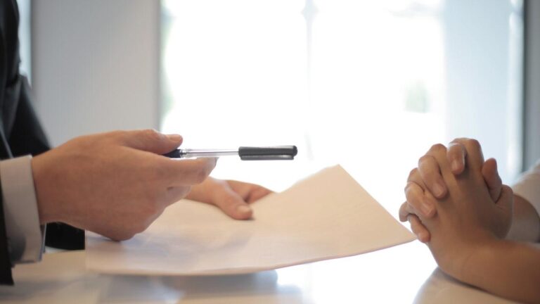 cómo rellenar una hoja de reclamaciones