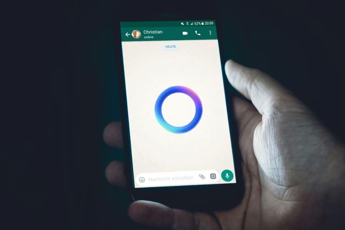 Círculo azul de Meta AI en WhatsApp