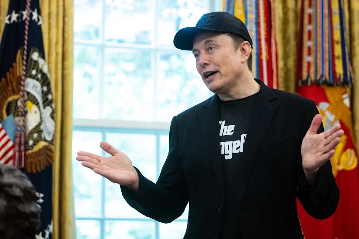 Robots de Elon Musk y pobreza