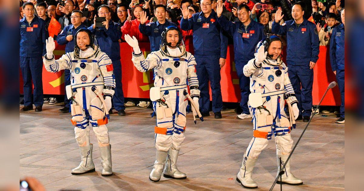 astronautas chinos pollo en estación espacial