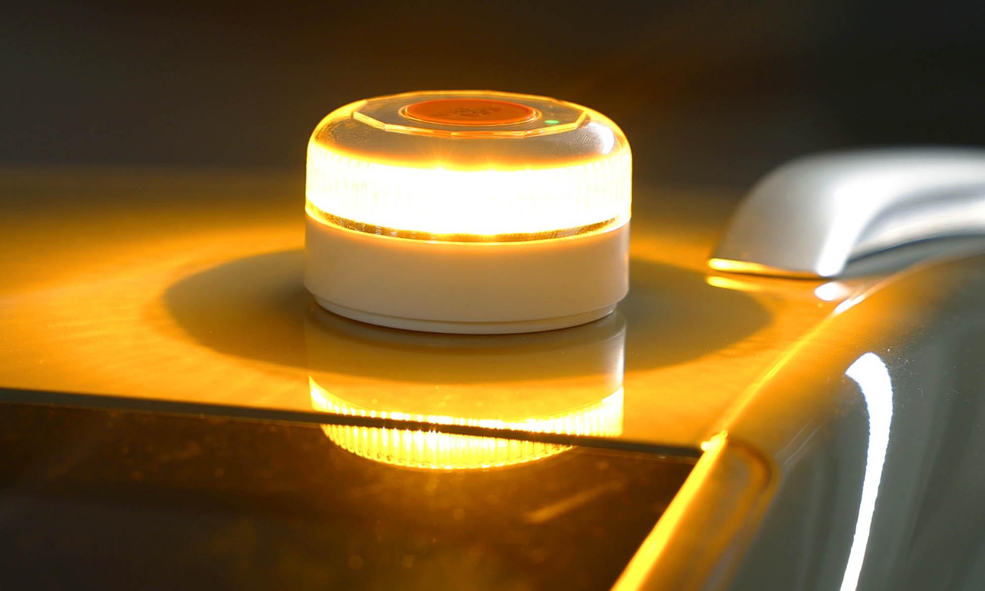 Luz V16 homologada conectada a DGT 3.0