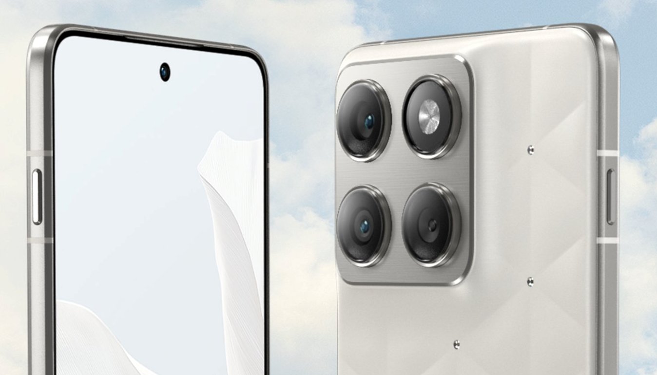 Motorola Edge 70 Swarovski Cloud Dancer