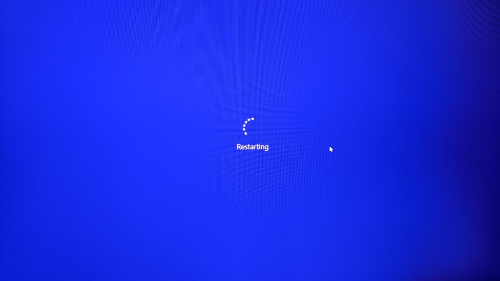 Windows repornește singur