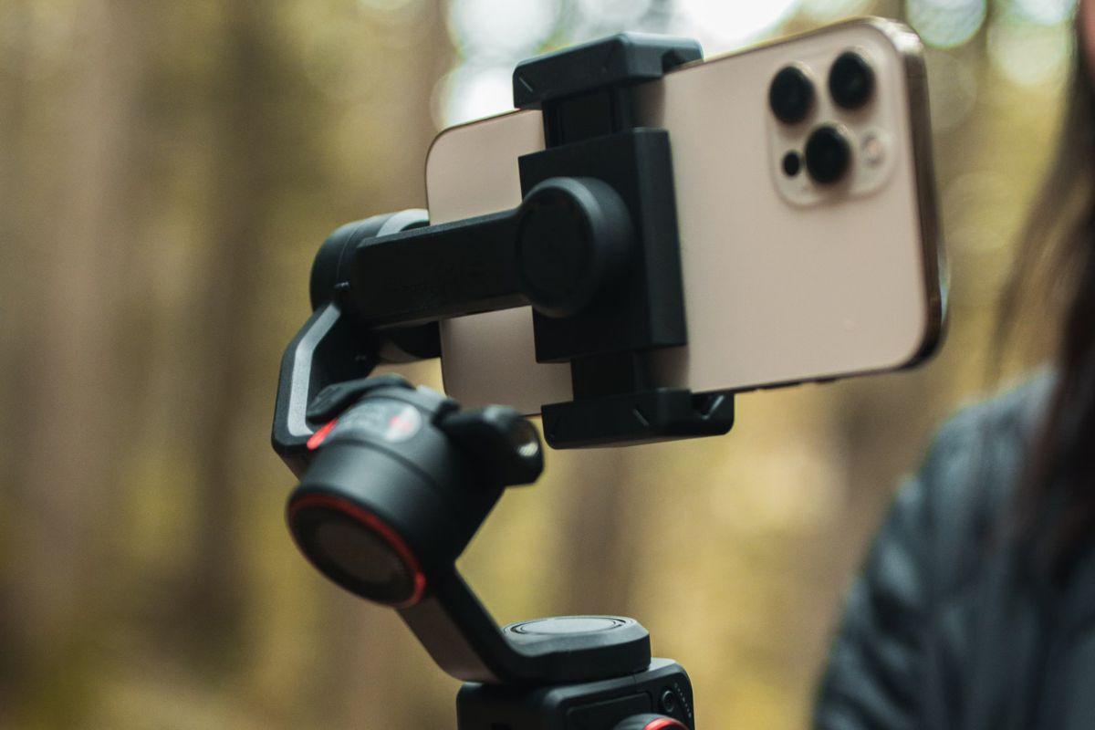 Estos son los mejores Gimbals de smartphone para grabar estable este 2026
