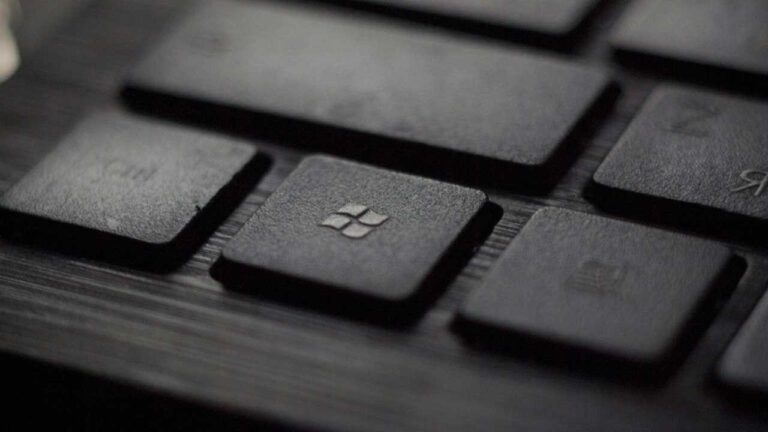 Apa yang harus dilakukan jika aplikasi terbuka di luar layar dan Anda tidak dapat mengembalikannya?