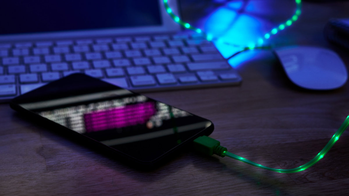 Móvil carga por USB pero Windows no lo reconoce