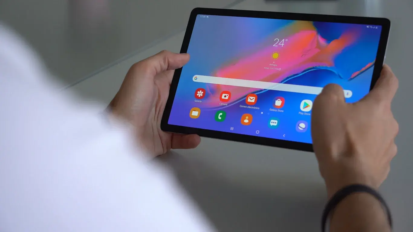 Tablet vieja reutilizada como panel domótico Tablet vieja reutilizada como panel domótico