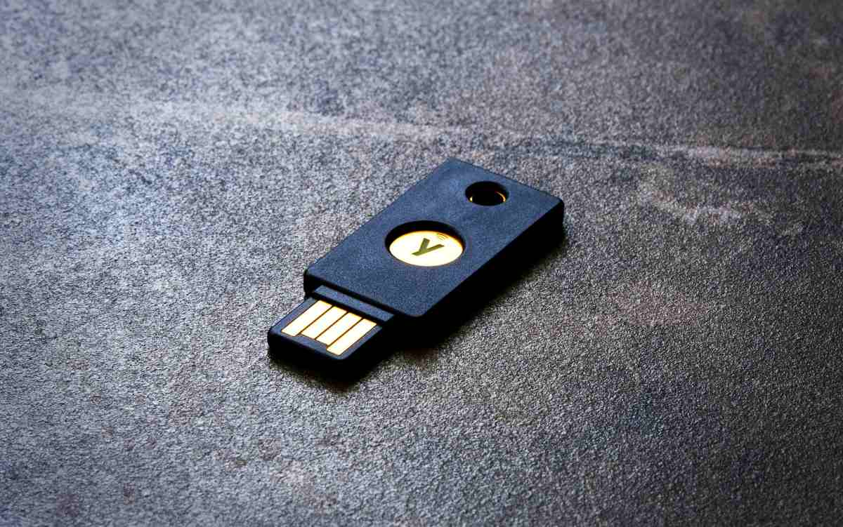 Llave física de seguridad si no quieres depender del SMS para el 2FA