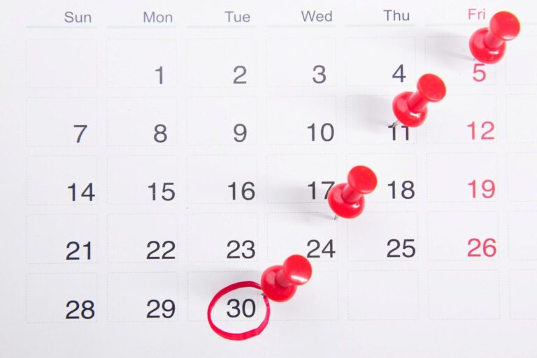 Extraer todas las fechas importantes de un documento