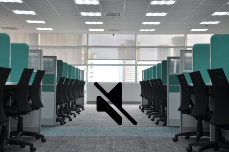 Poner el móvil en silencio al llegar al trabajo