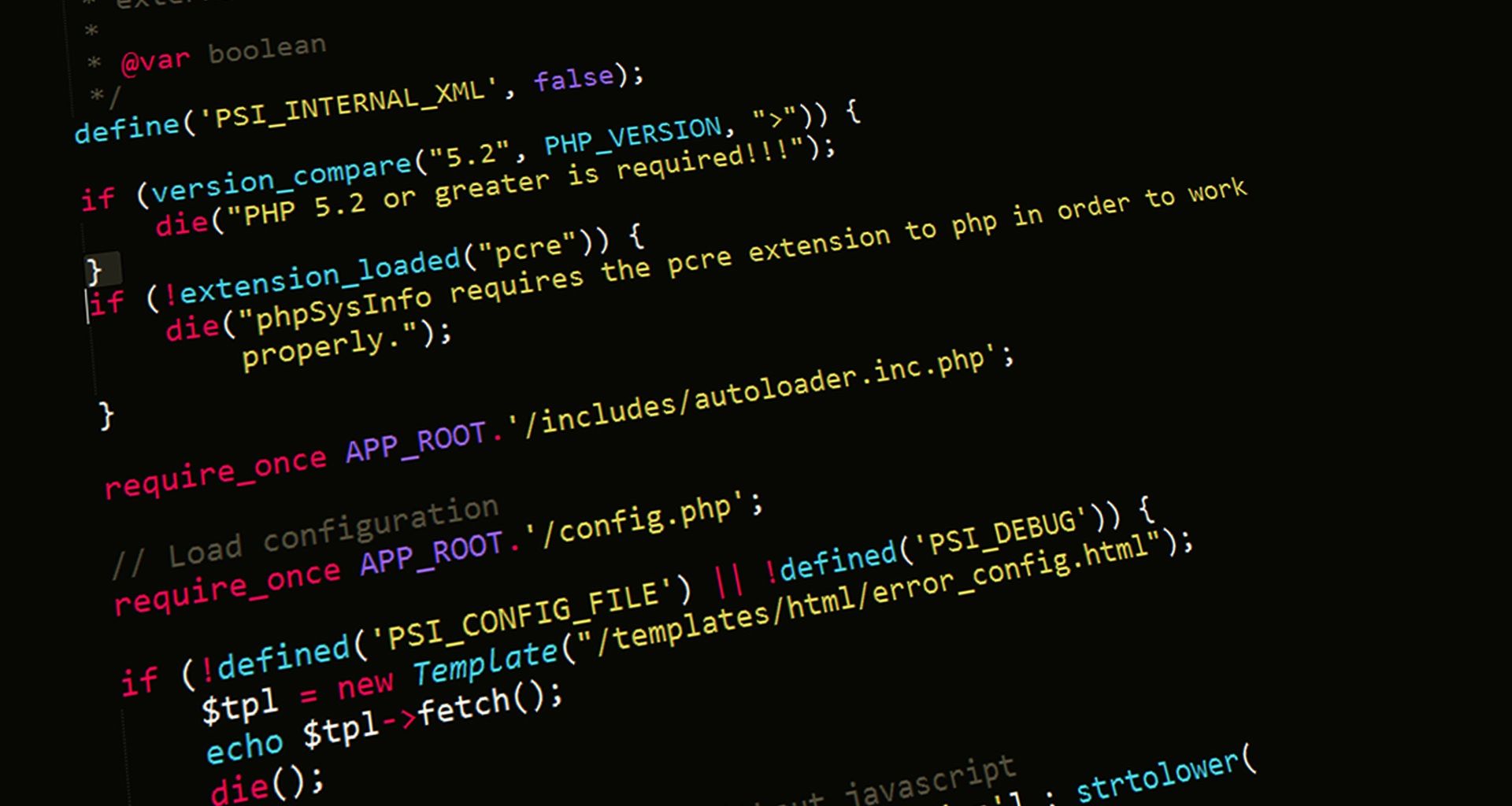 Primer plano de código de programación en una pantalla, ilustrando la edición de los archivos de configuración .env y settings.yml.