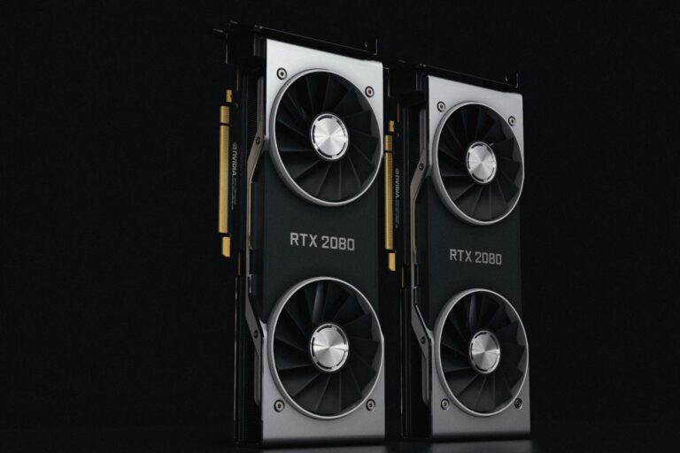 Primer plano de dos tarjetas gráficas NVIDIA RTX 2080, representando la potencia de hardware y el cuello de botella de la VRAM en IA local.