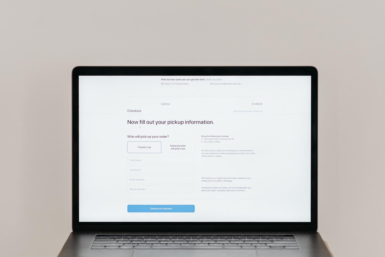 Interfaz de un formulario de pago web con campos de texto y botones, ejemplificando los elementos que una IA de automatización debe localizar.