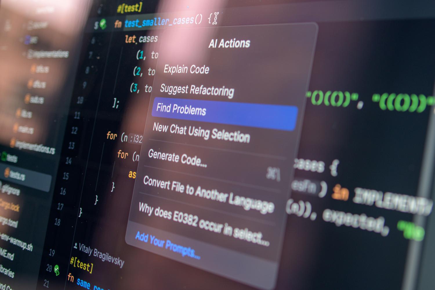 Primer plano de codificación asistida por IA con opciones de menú para depuración y resolución de problemas.