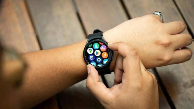 Cómo evitar que Wear OS cierre una app durante un entrenamiento