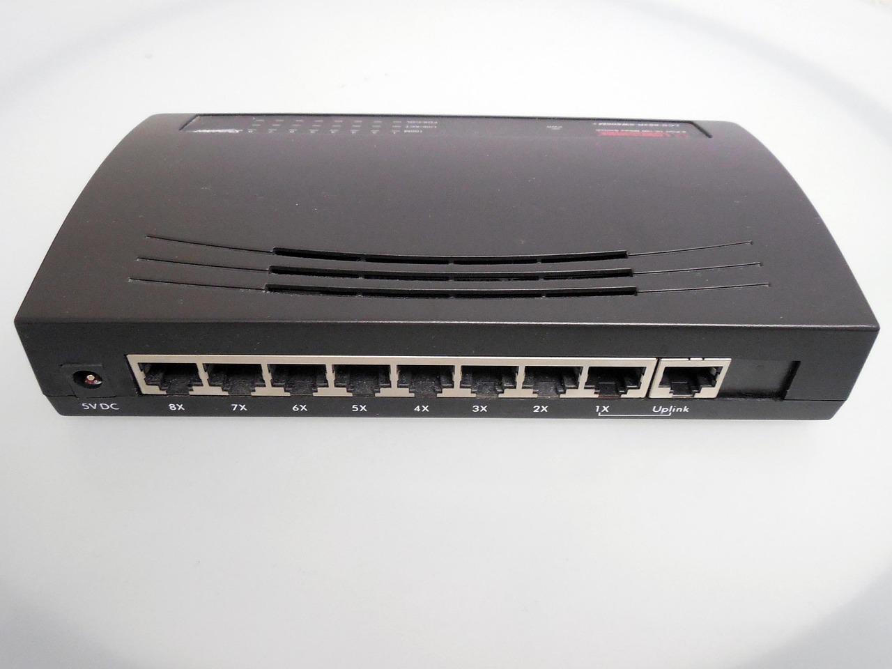 Router doméstico conectado a la red para gestionar el filtrado de DNS.