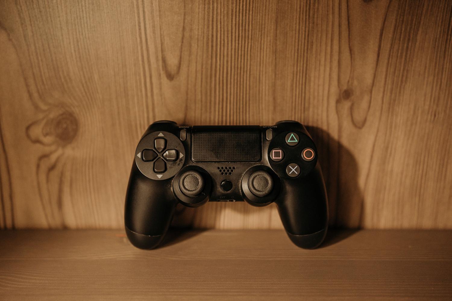 Mando de consola que representa la comprobación de seguridad de GameInputSvc.exe.
