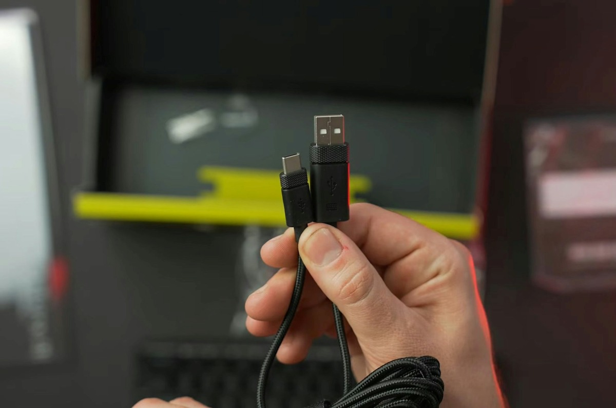 Other requirements for transmitting video besides the USB-C cable