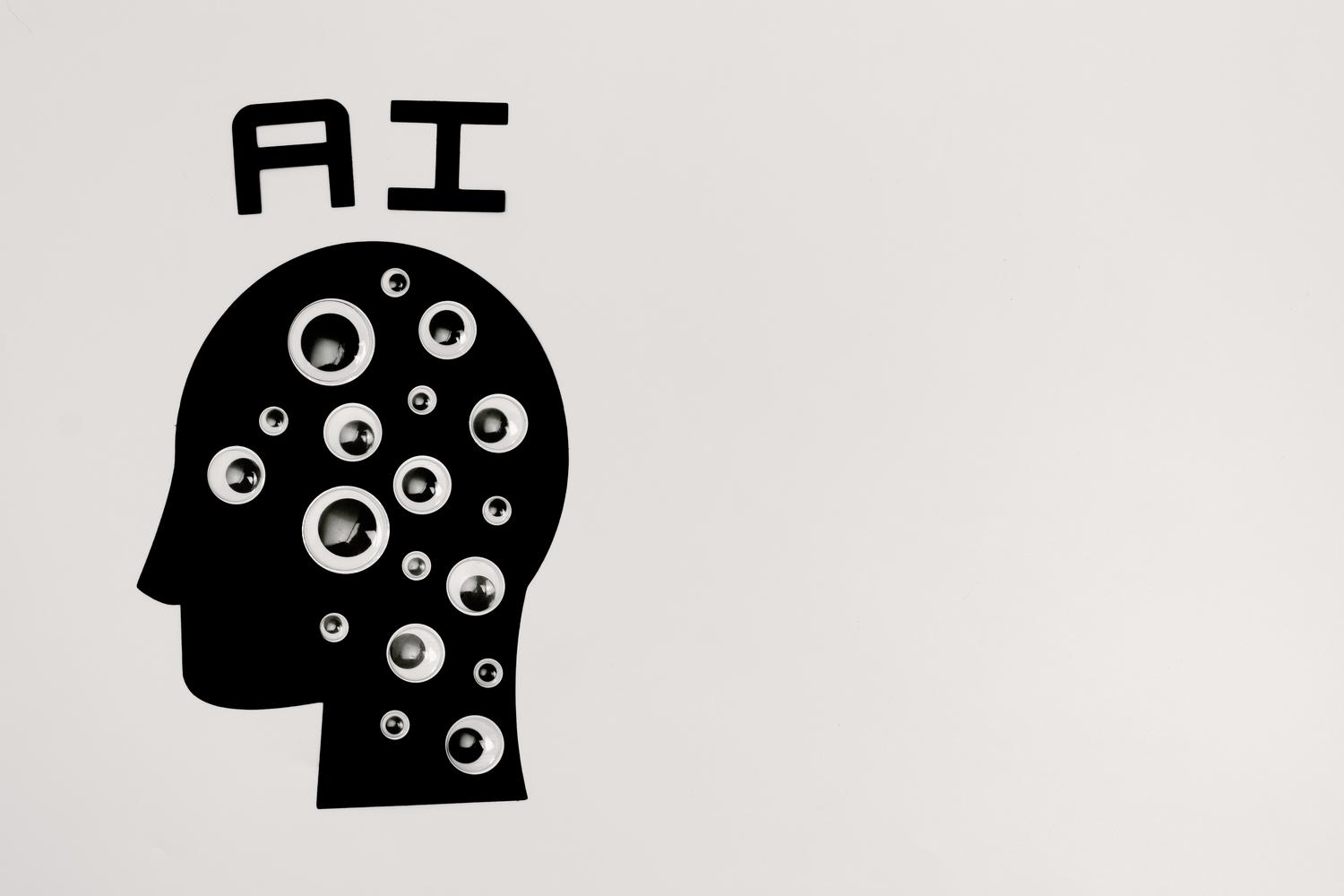 Rostro humano combinado con circuitos digitales que representa la nueva inteligencia artificial de Siri.