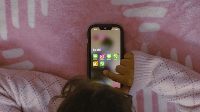 Ver qué temas están influyendo en el algoritmo de Instagram de tu hijo