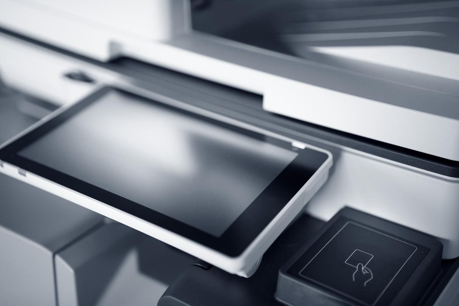 Panel de control de una impresora moderna compatible con IPP, eSCL y Windows Ready Print.