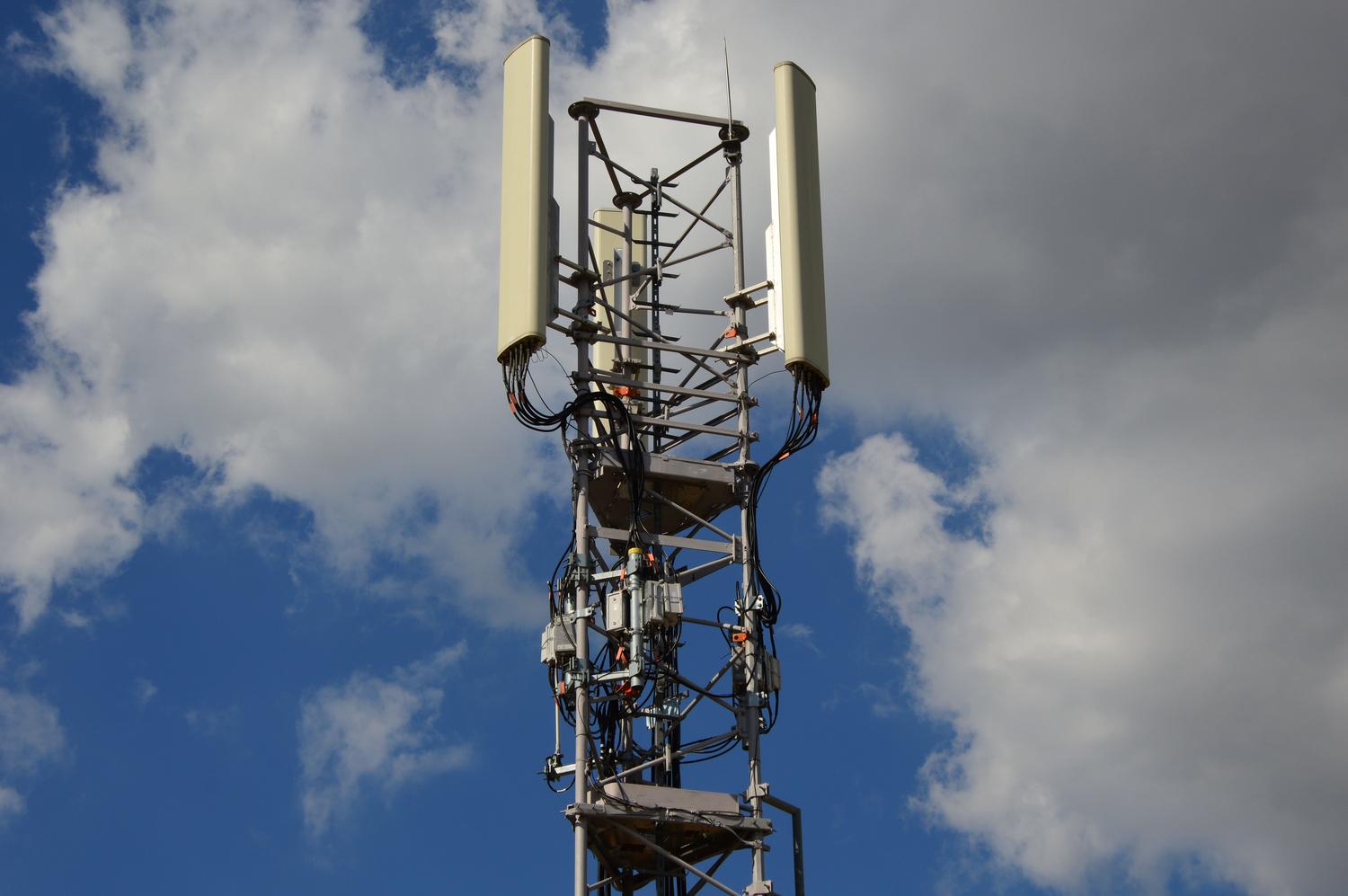Antenas de telefonía móvil que proporcionan cobertura para llamadas 4G