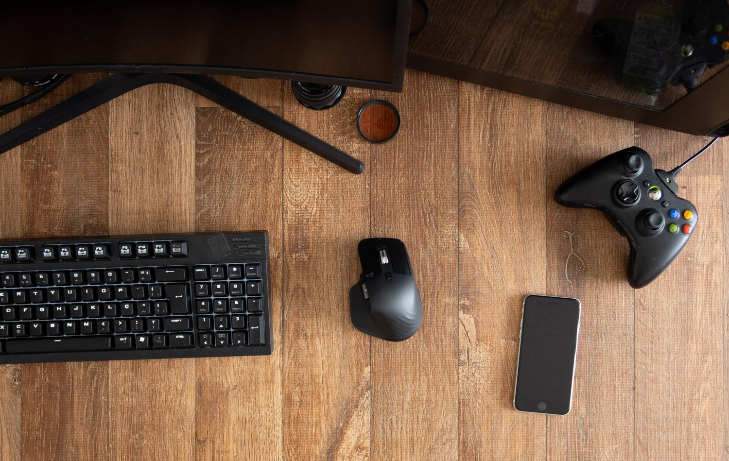 Mando, teclado y ratón utilizados para crear configuraciones avanzadas de Steam Input.