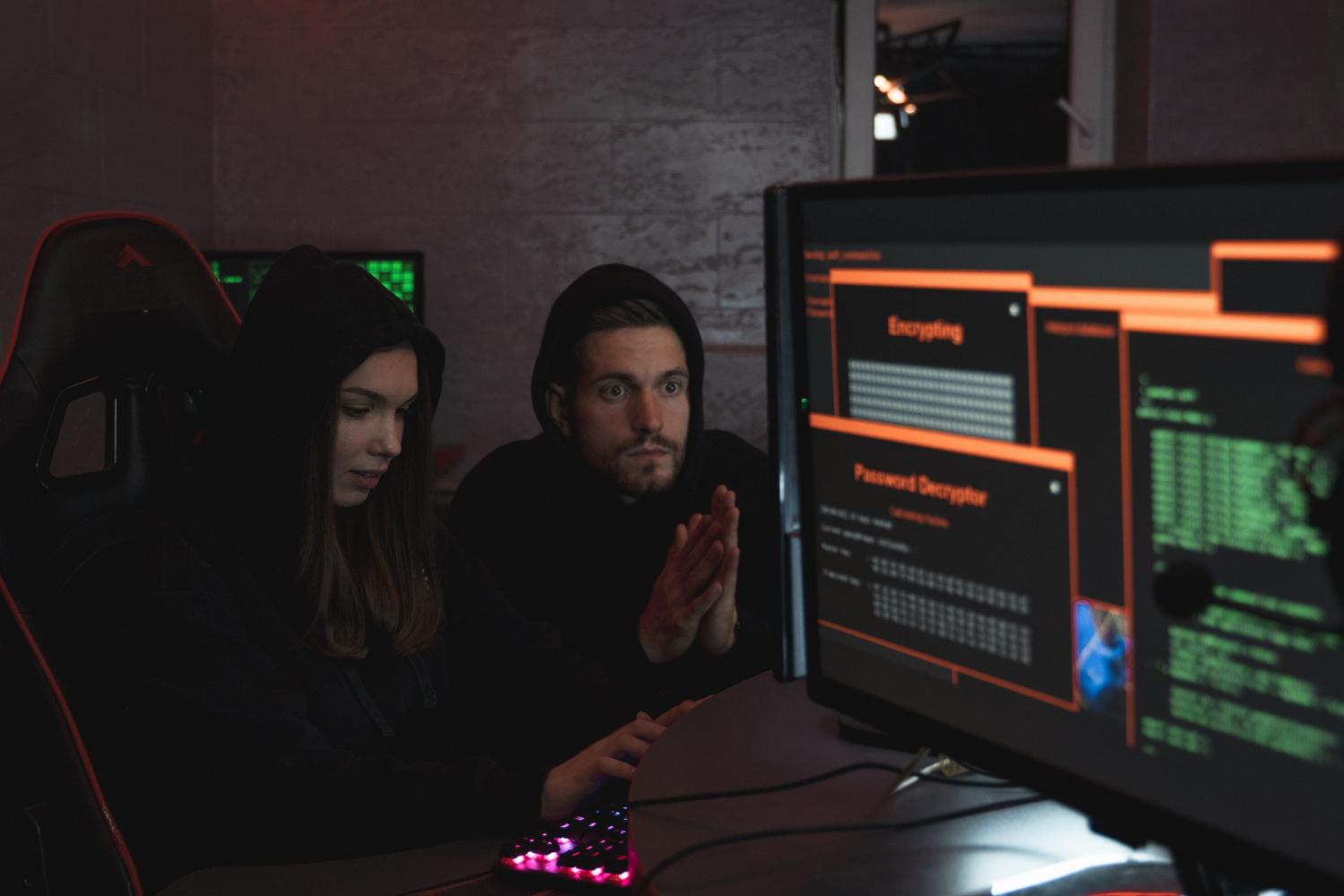 Usuario analizando procesos de seguridad de Windows para comprobar la legitimidad de smartscreen.exe.