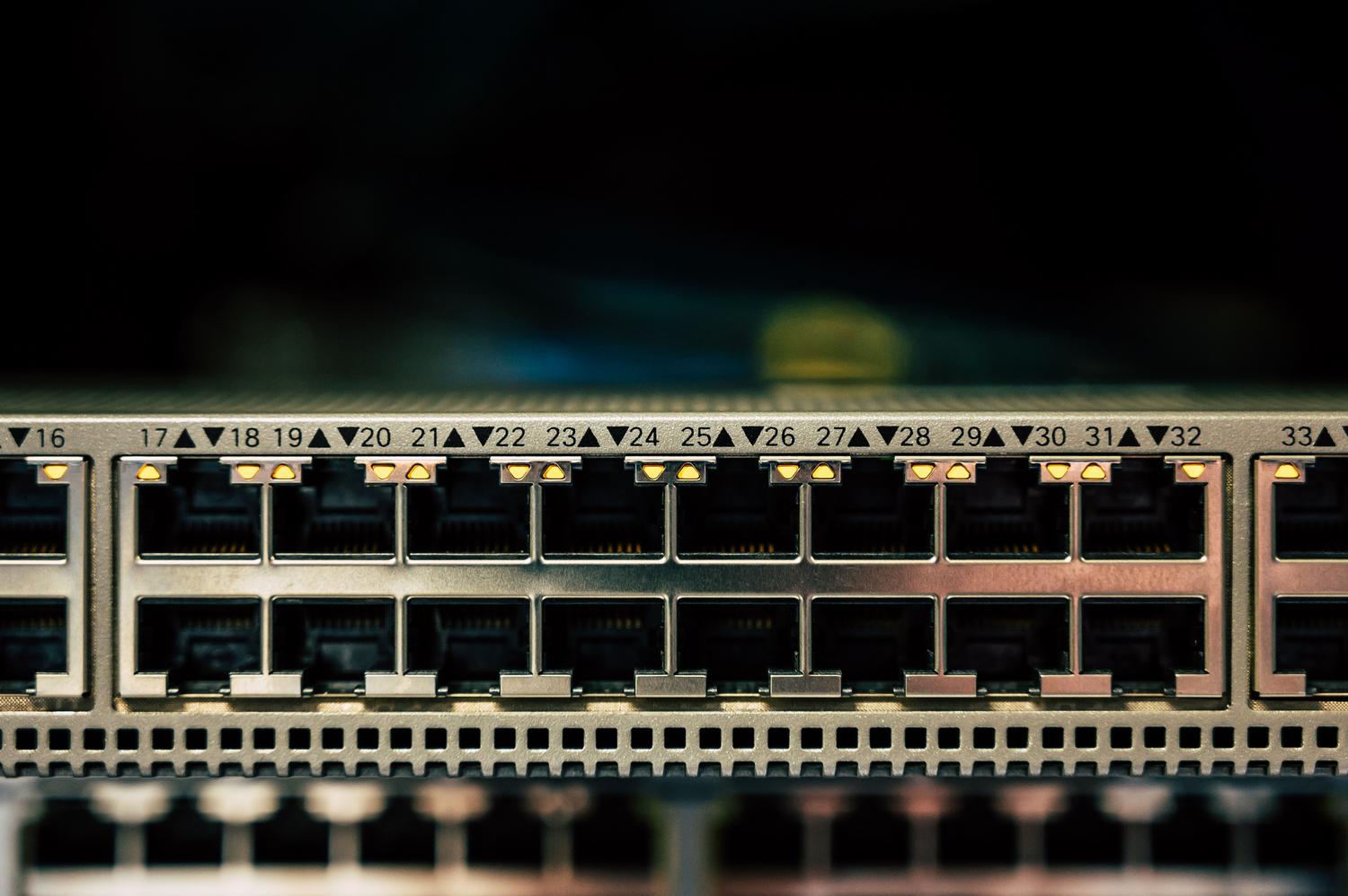 Conexiones Ethernet utilizadas para transferir instalaciones de Steam mediante una red local.
