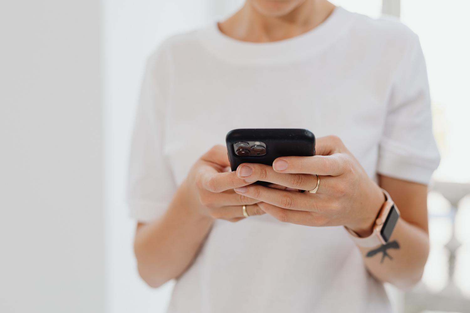 Cómo borrar una persona de una foto con la nueva herramienta Limpiar de iOS 27