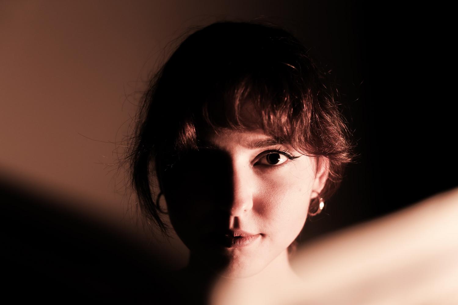 Cómo corregir una foto demasiado oscura con Relight en Fotos de Windows 11