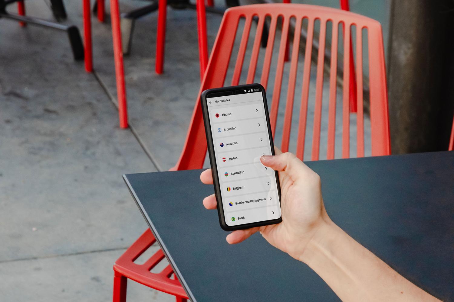 Cómo doblar automáticamente un vídeo a otro idioma con Live Translate del Pixel 11