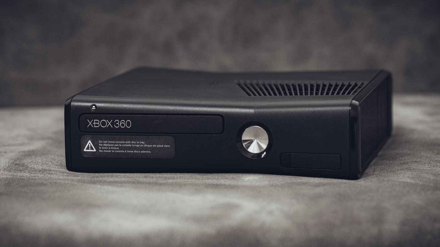 Consola Xbox 360 Slim, perfecta para acompañar la sección de joyas retrocompatibles y chollos extremos.