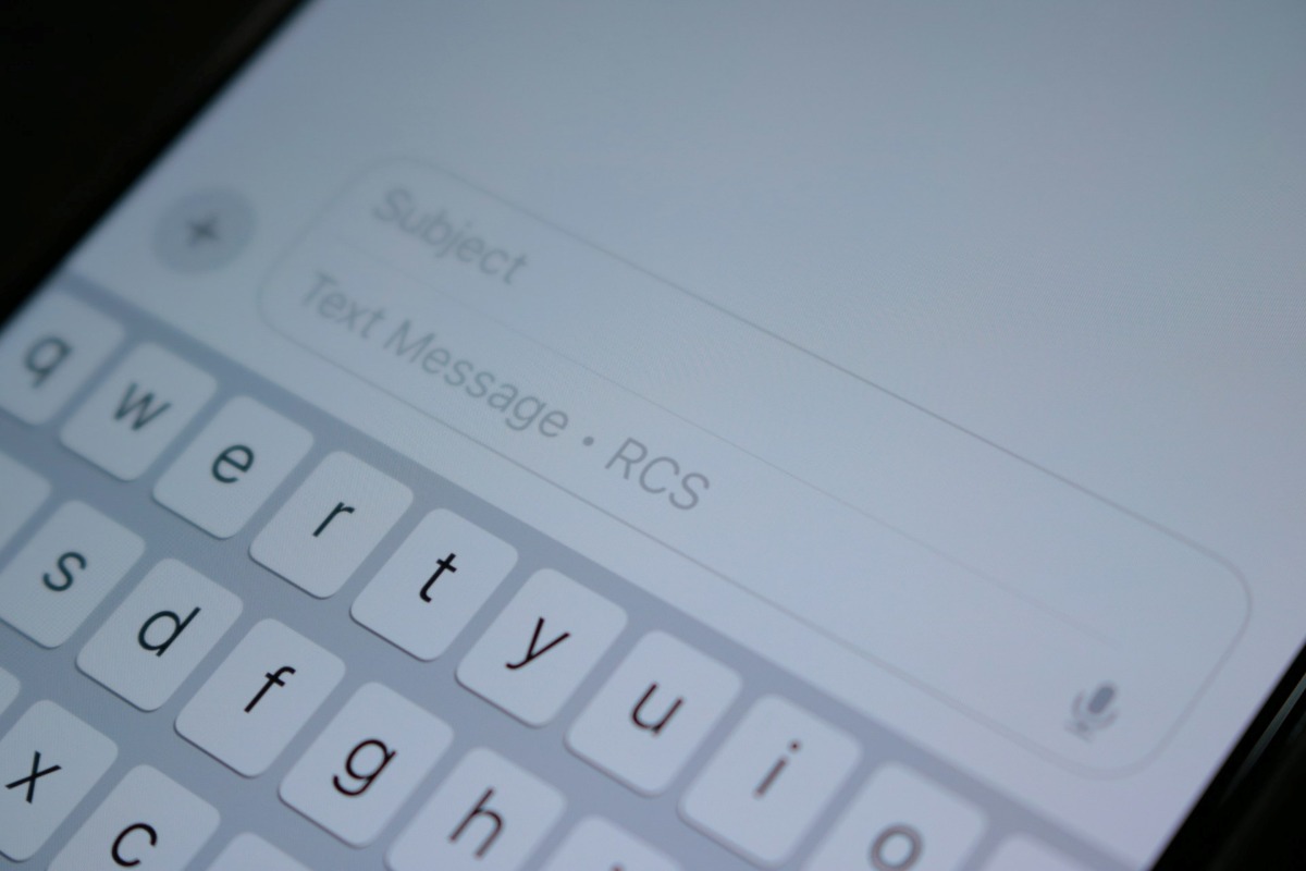 Si tu iPhone tiene RCS, pero Android sigue enviándole SMS haz esto